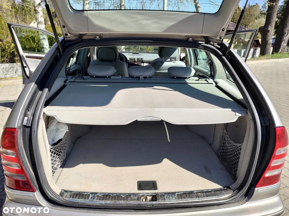 Mercedes-Benz Klasa C 220 T CDI Elegance - 23