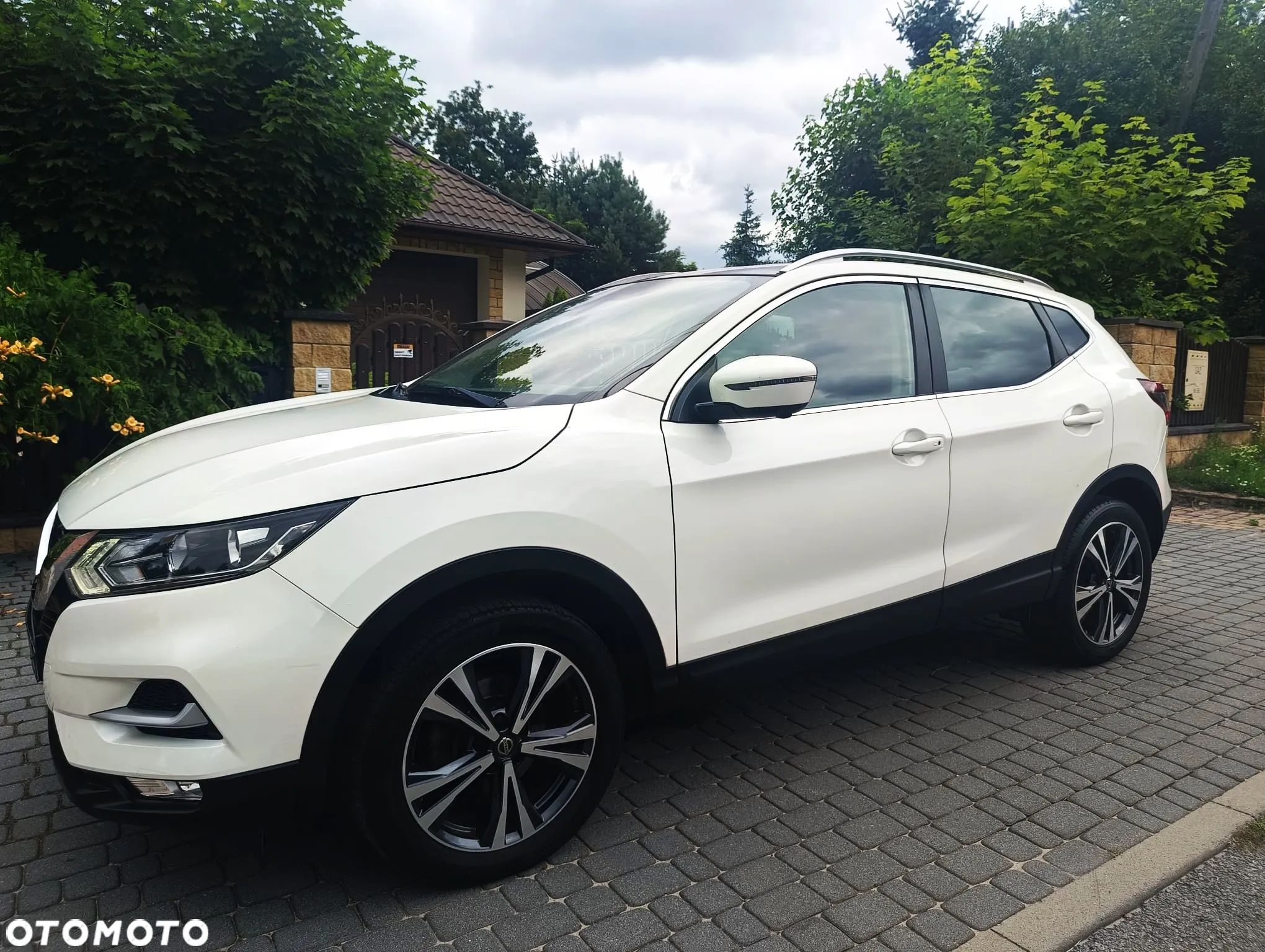 Nissan Qashqai 1.6 DIG-T TEKNA+ - 1