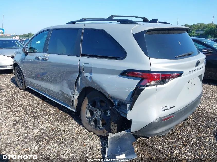 Toyota Sienna - 32