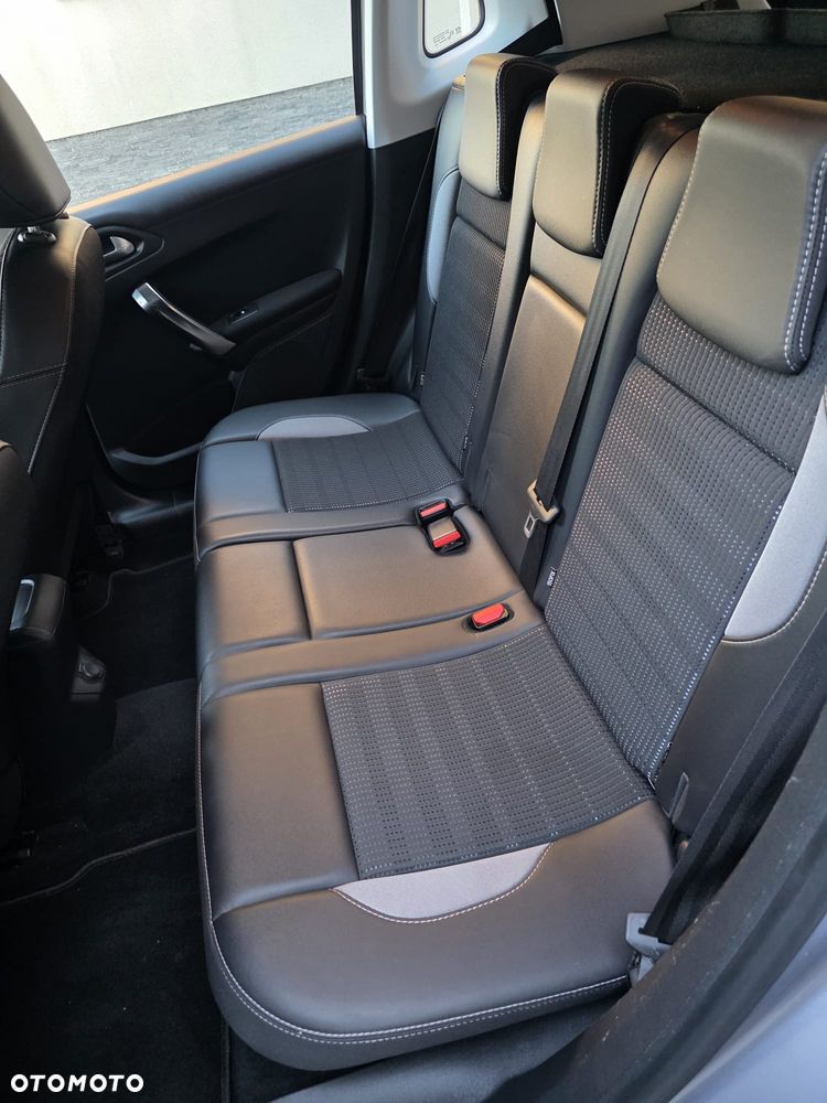 Peugeot 2008 1.2 Pure Tech Allure S&S - 10