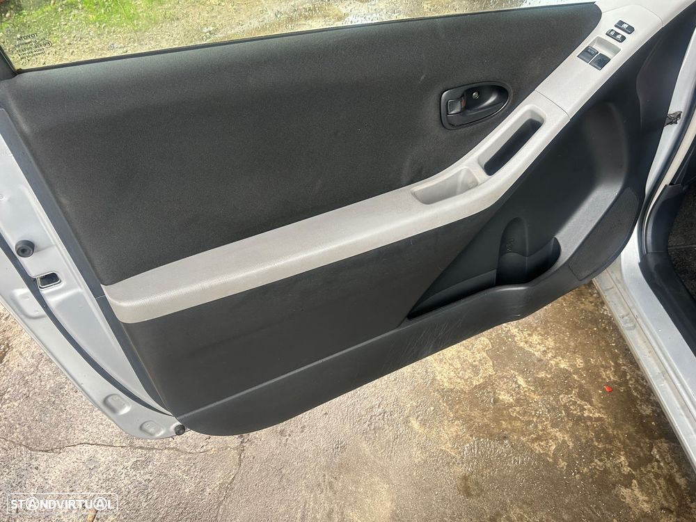 Toyota Yaris 1.0 VVT-i - 18