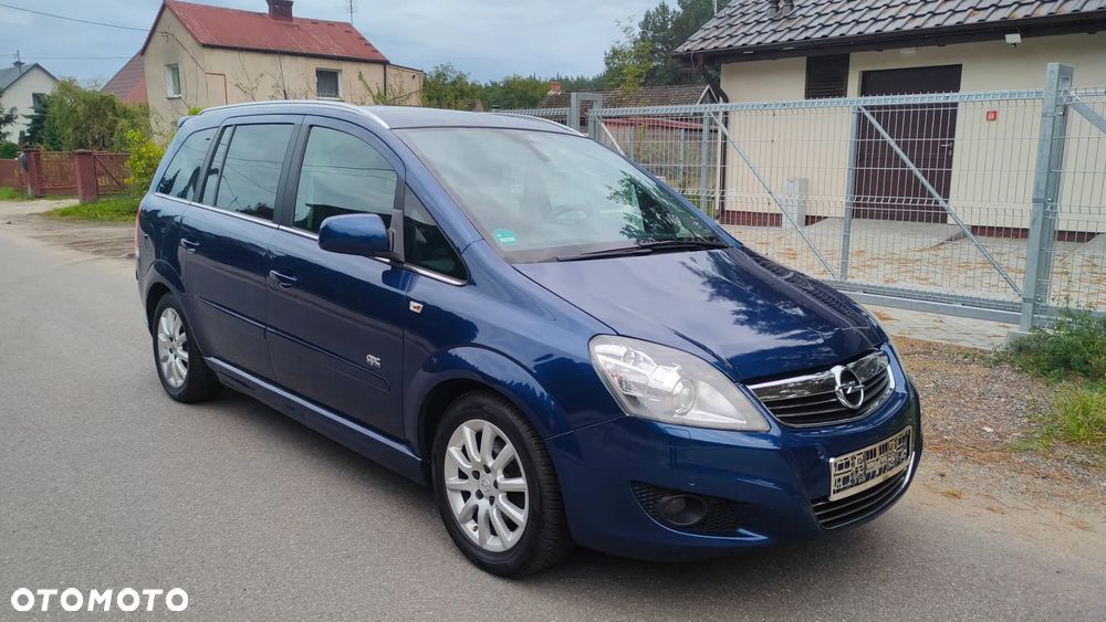 Opel Zafira 1.8 Cosmo - 1
