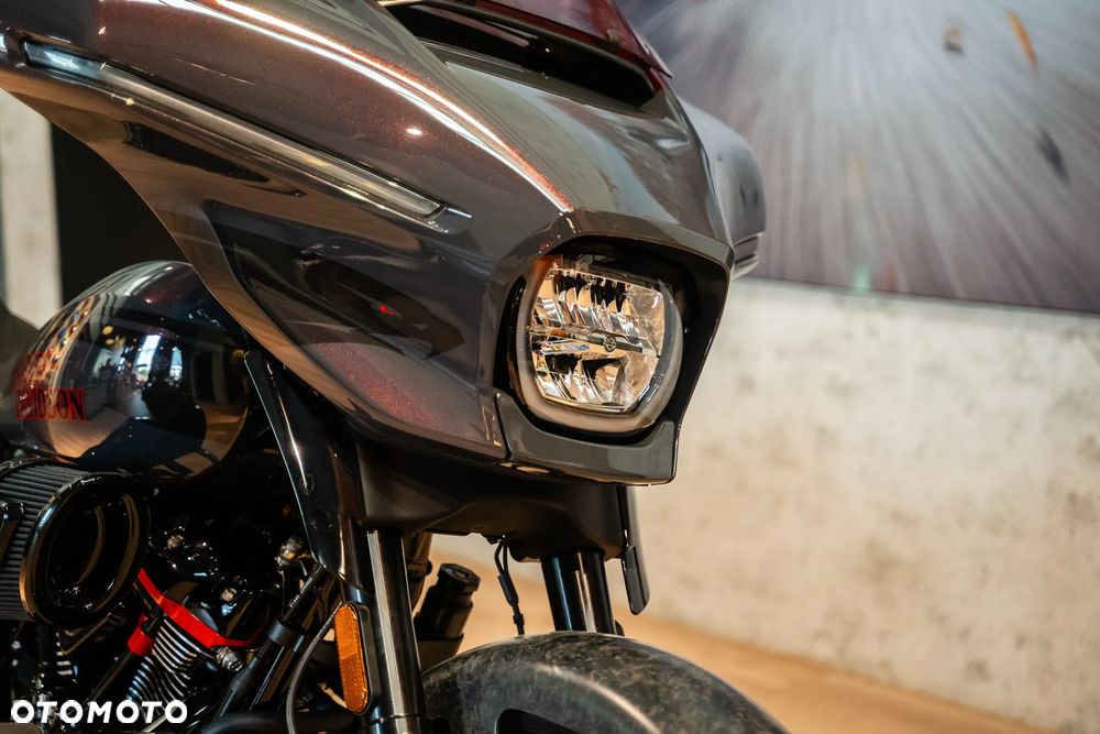 Harley-Davidson CVO Street Glide - 23