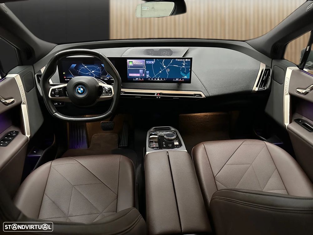 BMW iX xDrive 40 Pack Desportivo - 11