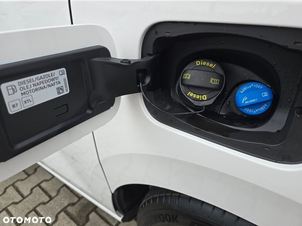 Volkswagen california Beach silnik: 2,0 l TDI SCR 150 KM / skrzynia biegów: 7-biegowa DSG rozstaw osi: 3124 mm - 32