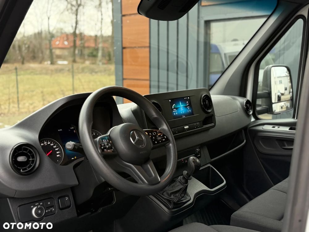 Mercedes-Benz Sprinter 515 CDI / 2.0 150KM / 2022 ROK / Kontener 4,2m + Winda Dhollandia 750KG / ZAREJESTROWANY W PL - 21