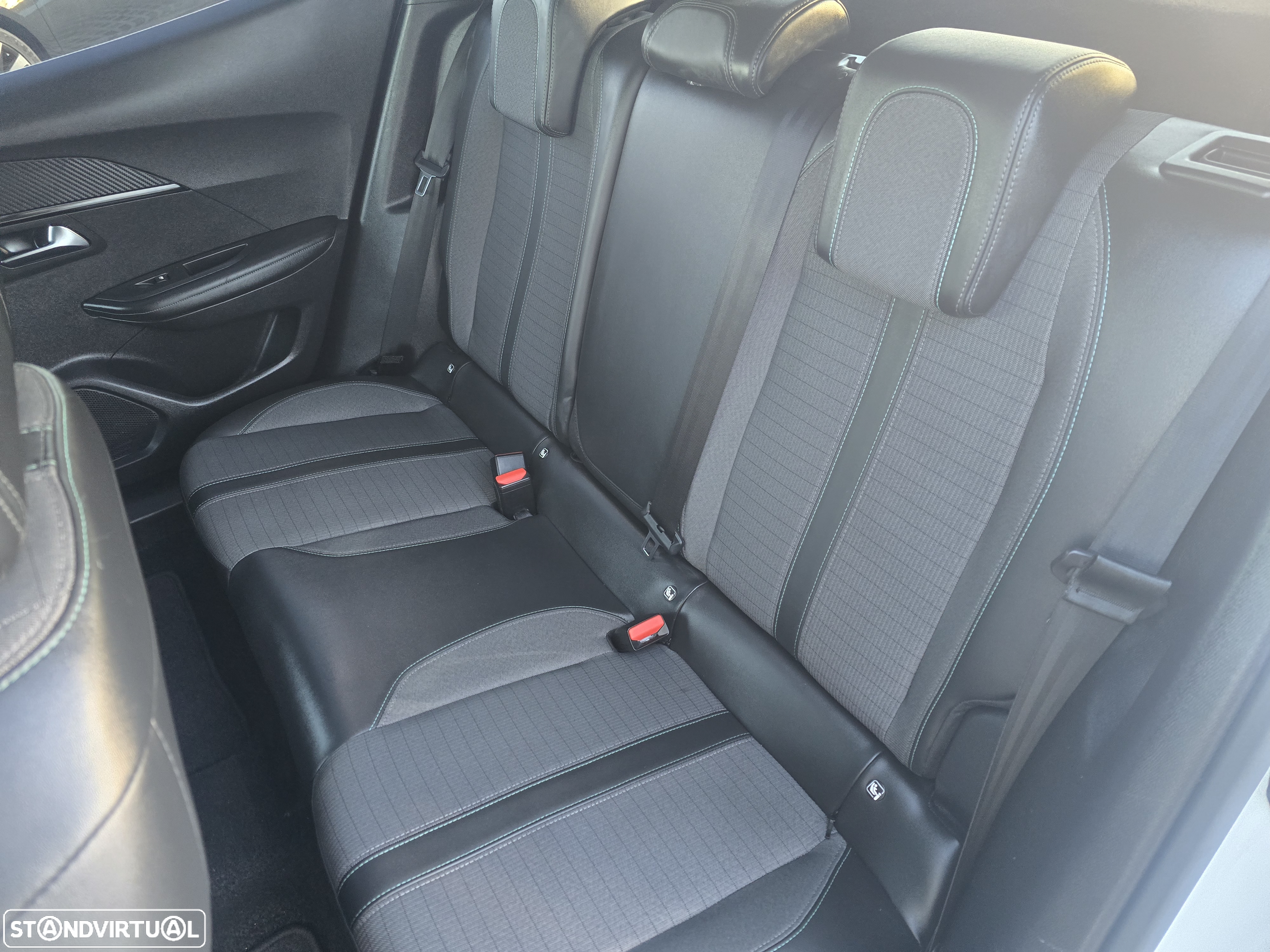 Peugeot 2008 1.5 BlueHDi Allure EAT8 - 7