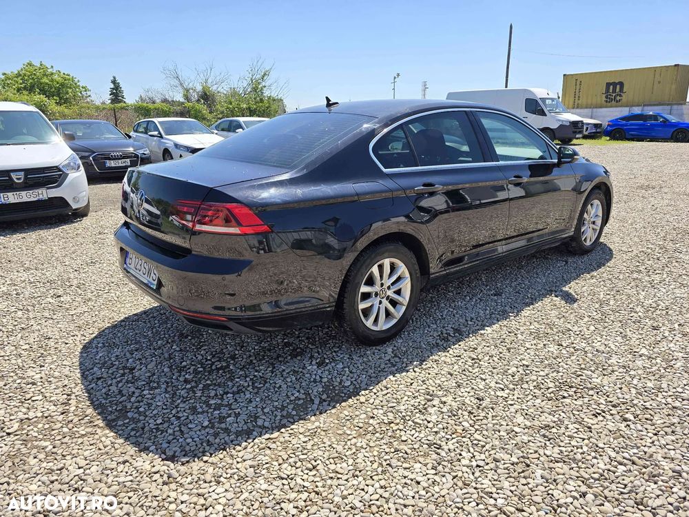 Volkswagen Passat - 4
