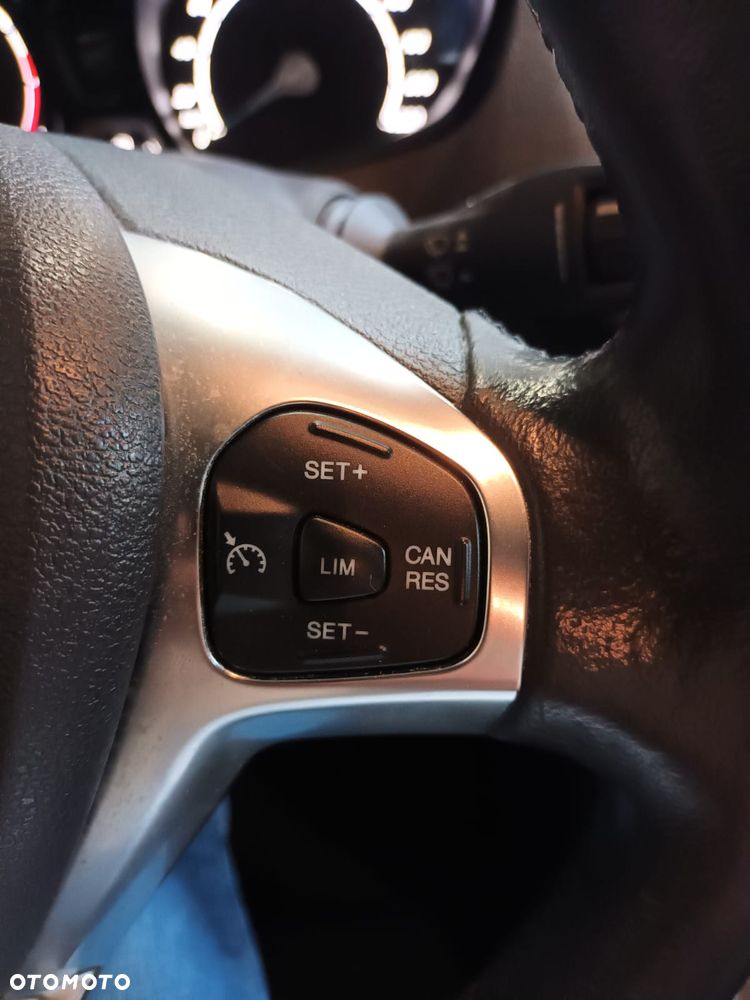 Ford Tourneo Courier - 25
