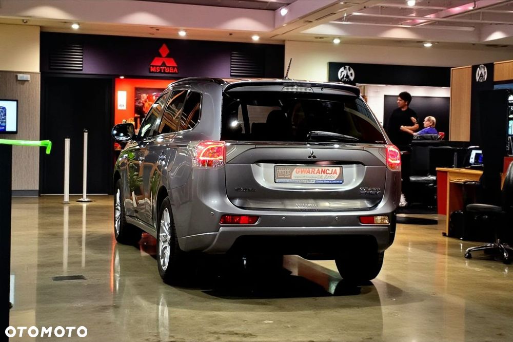 Mitsubishi Outlander 2.0 4WD Top - 4