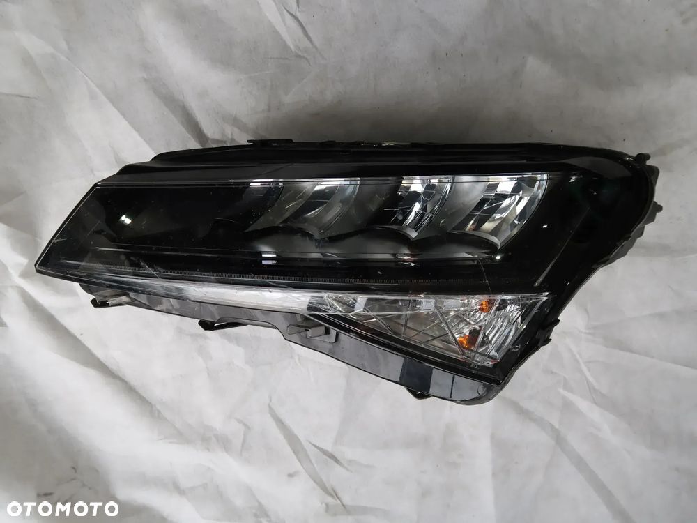 Lampa przednia Skoda 3V1941015C - 1