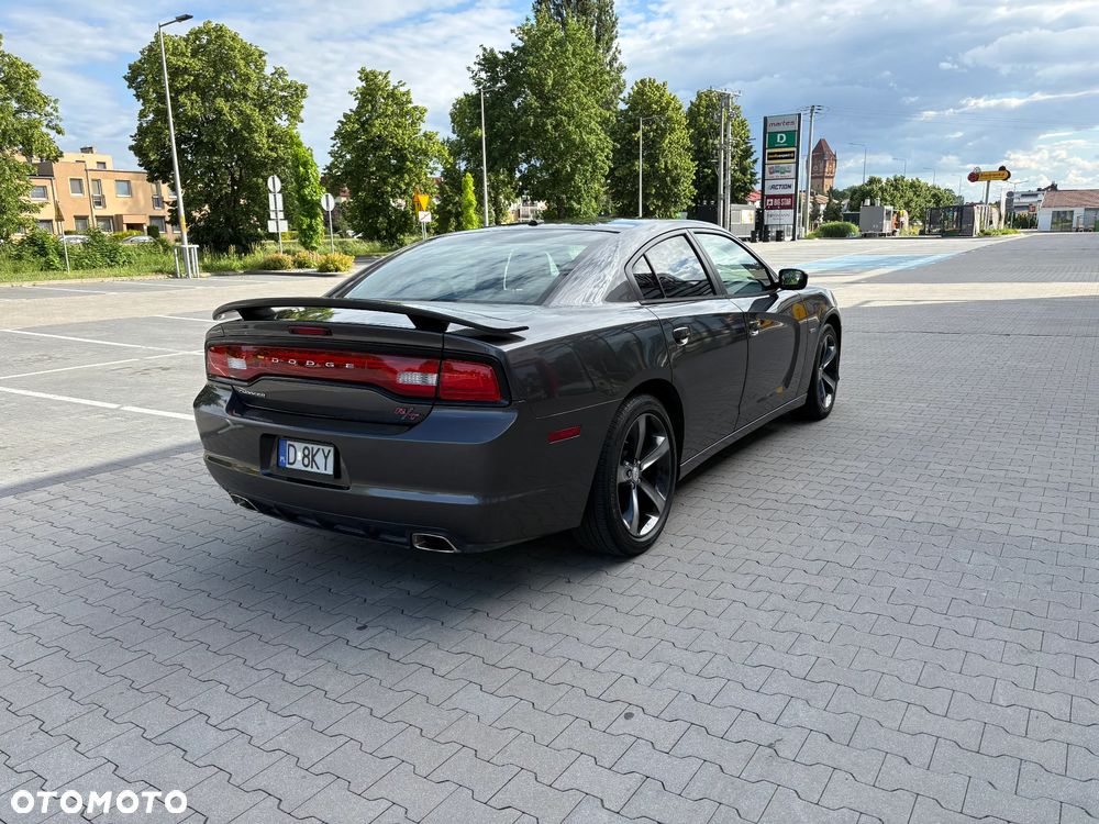 Dodge Charger 5.7 V8 RT - 10