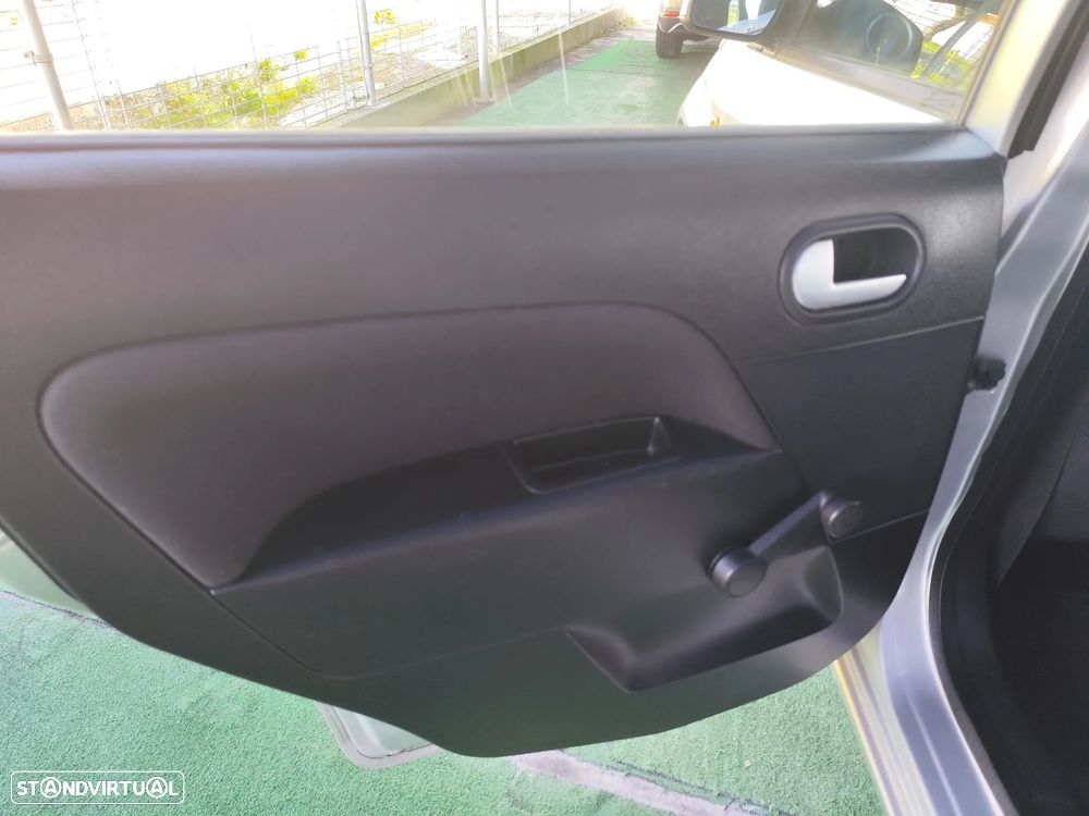 Ford Fiesta 1.25 Trend - 27