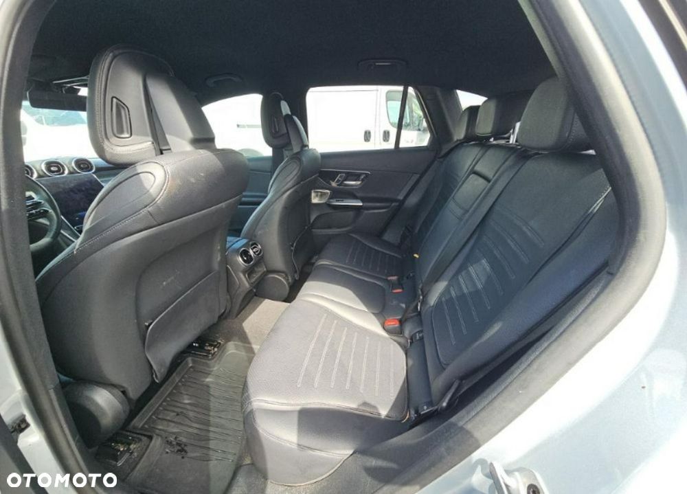 Mercedes-Benz GLC 300 4Matic 9G-TRONIC AMG Line - 11