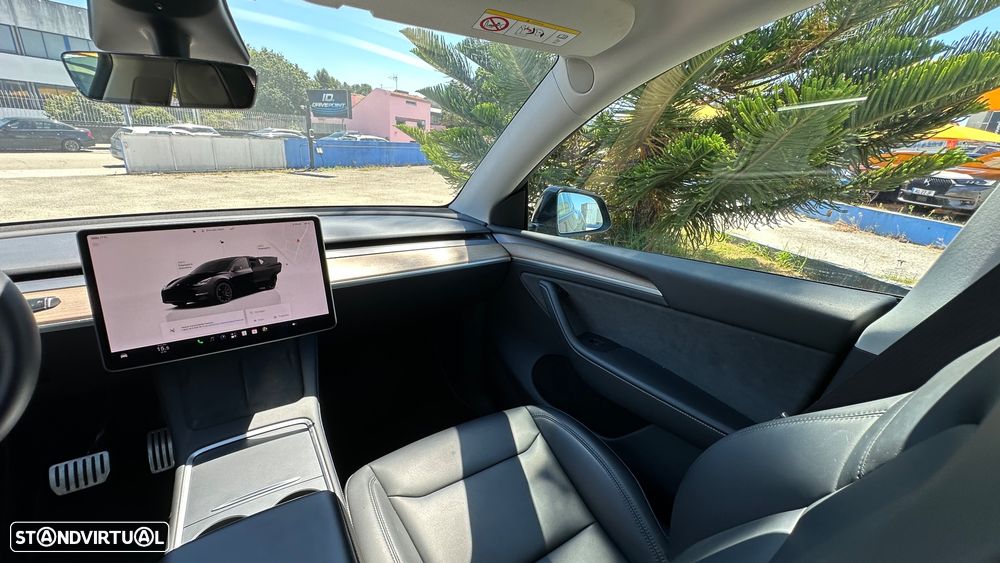 Tesla Model Y Performance Dual Motor AWD - 33