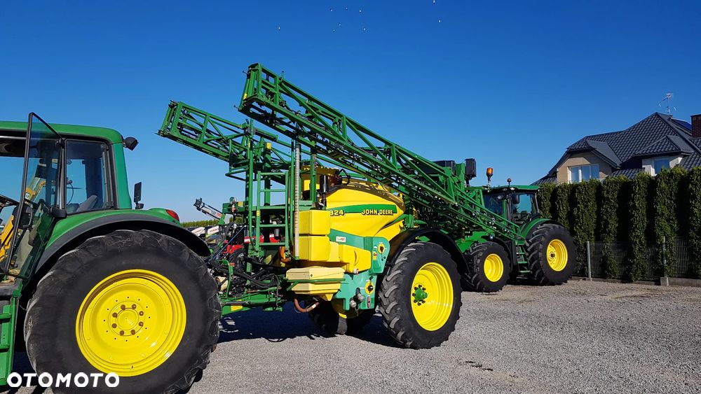 John Deere 824 - 13