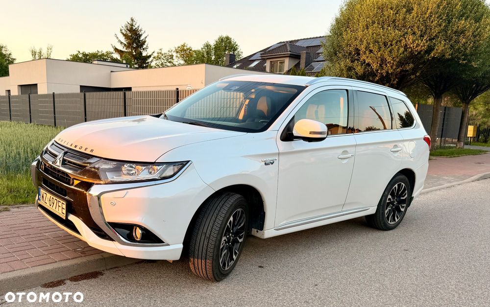 Mitsubishi Outlander 2.0 Instyle Navi 4WD CVT - 7