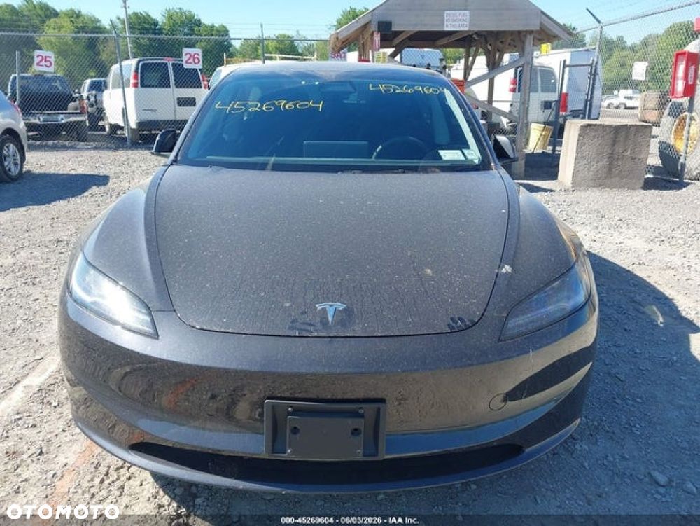 Tesla Model 3 - 8