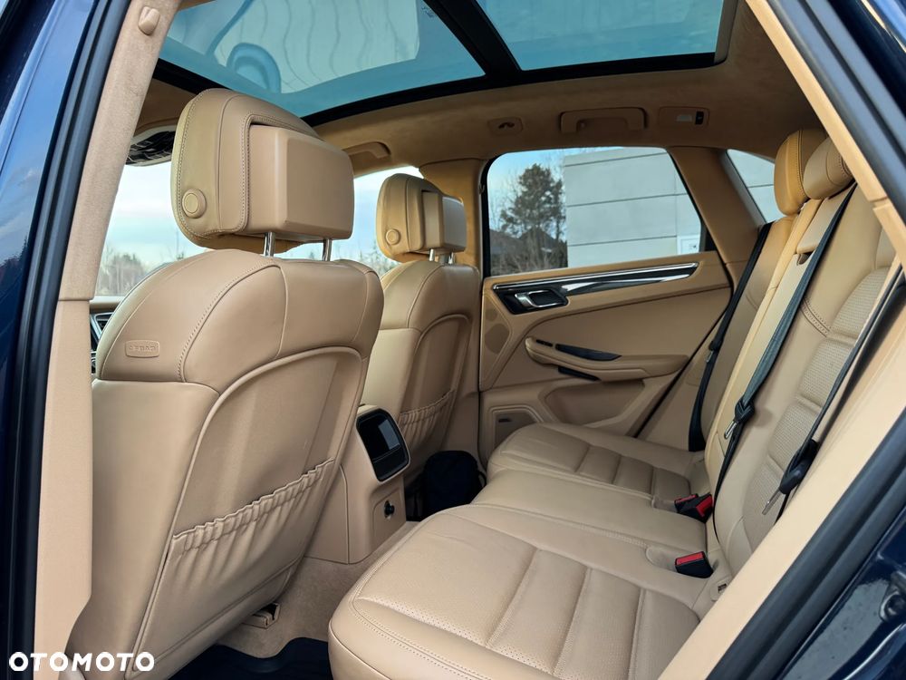 Porsche Macan Turbo PDK - 22