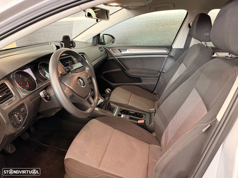 VW Golf 1.6 TDI Confortline - 5