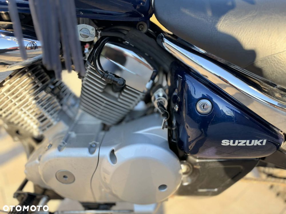 Suzuki Intruder - 16