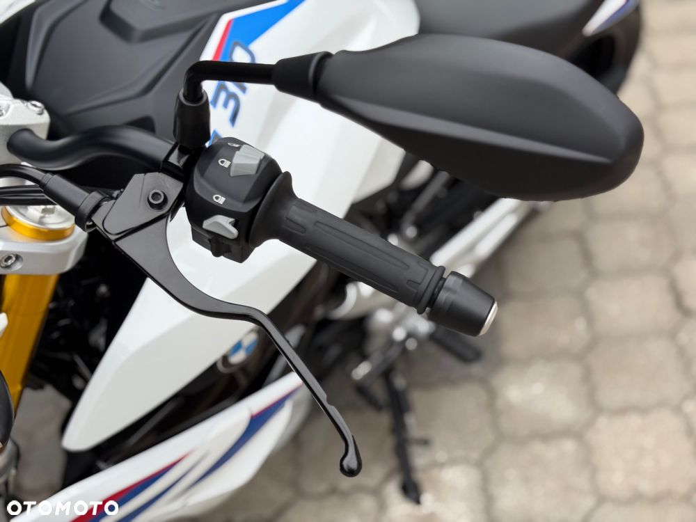 BMW G - 28