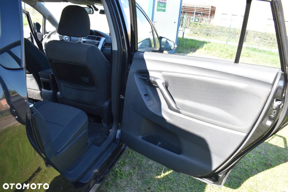 Toyota Verso 1.8 Premium 7os - 18