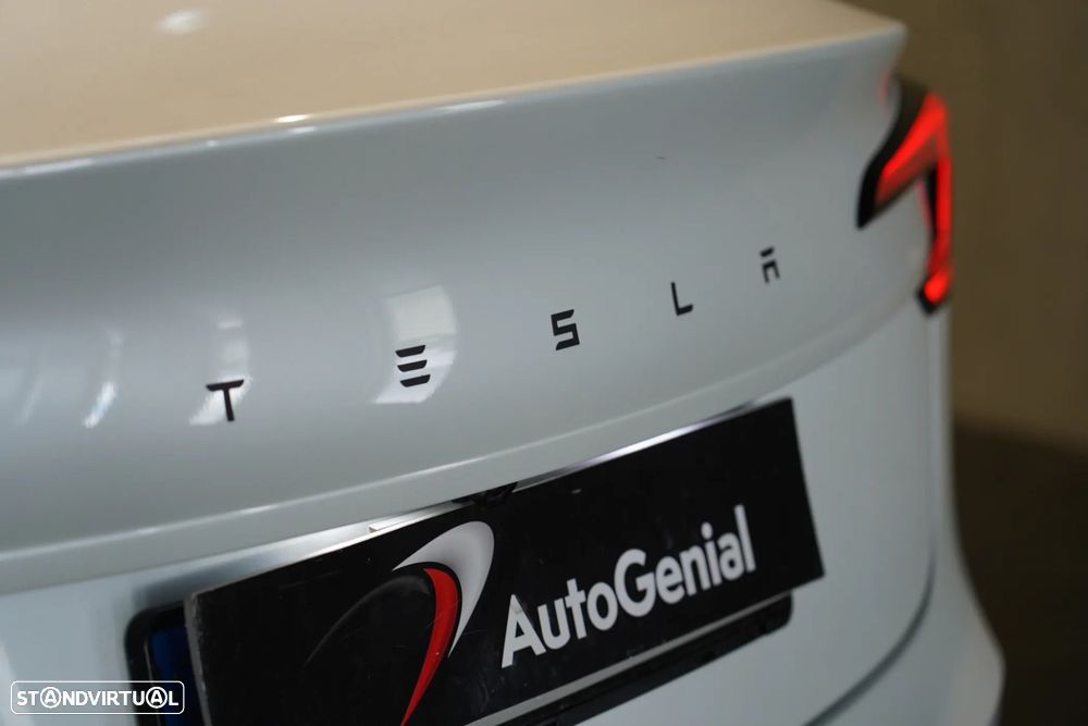 Tesla Model 3 - 9