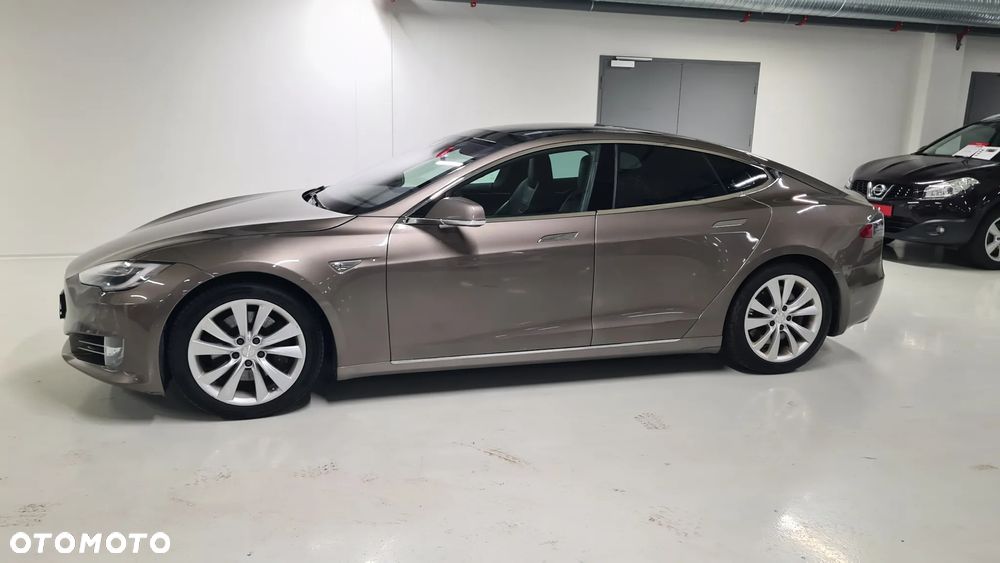 Tesla Model S - 5