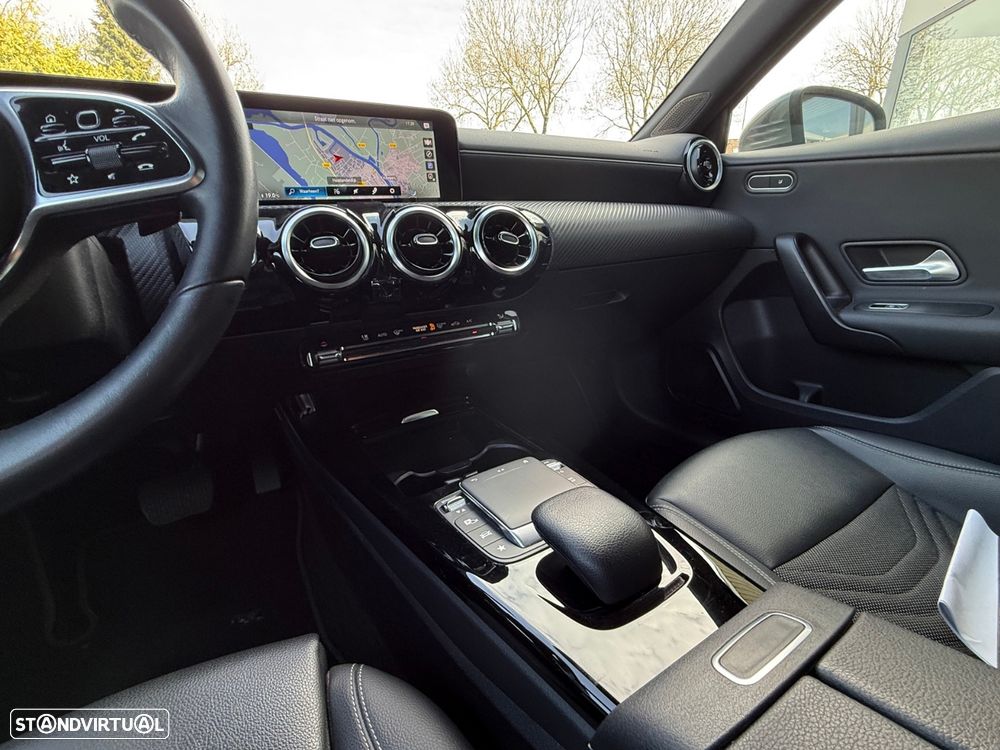 Mercedes-Benz A 180 7G-DCT Special Edition - 19