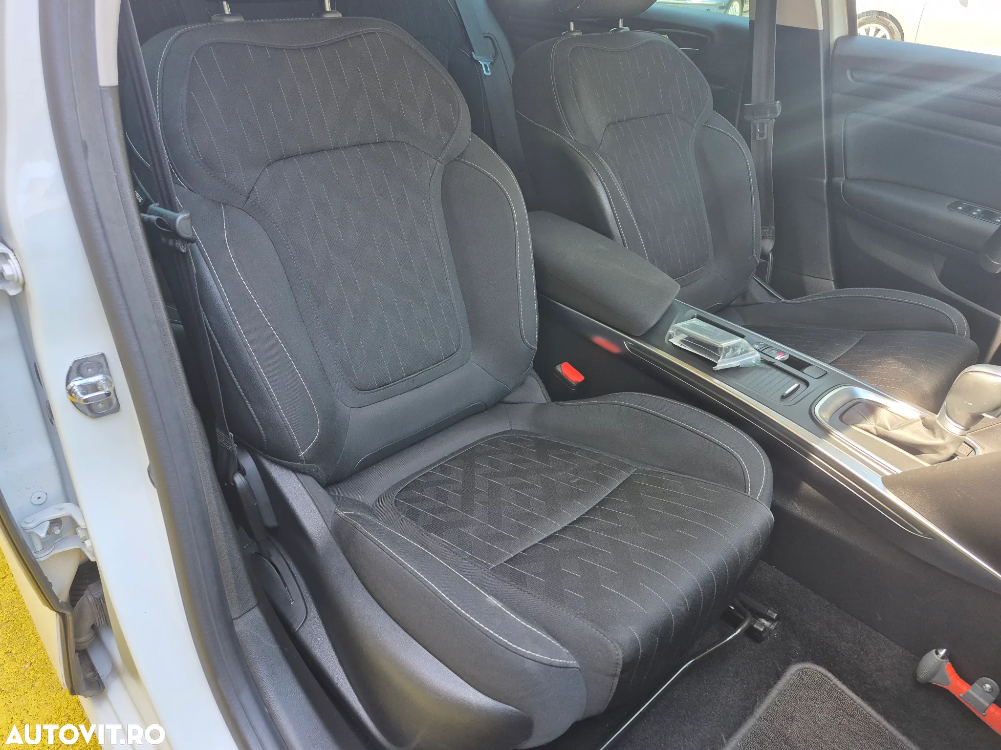 Renault Megane ENERGY TCe 130 EDC LIMITED - 13