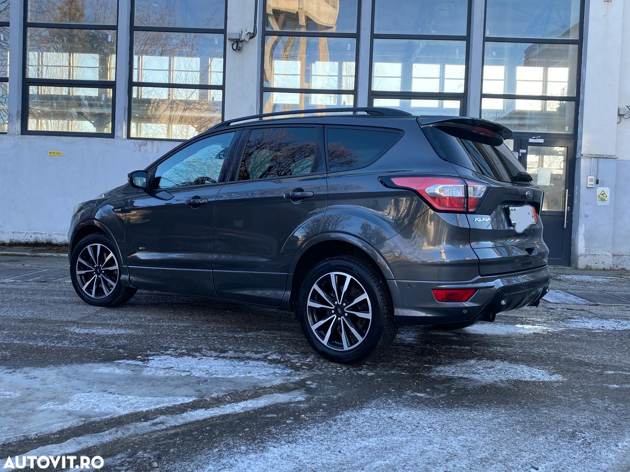 Ford Kuga 2.0 TDCi 4WD Powershift ST-Line - 4