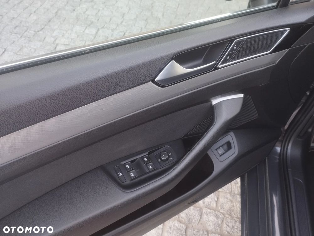 Volkswagen Passat 2.0 TDI SCR DSG Comfortline - 8