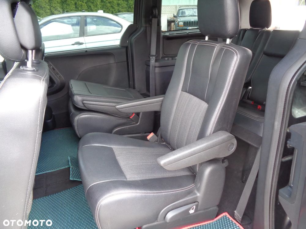 Chrysler Town & Country 3.6 Limited - 20