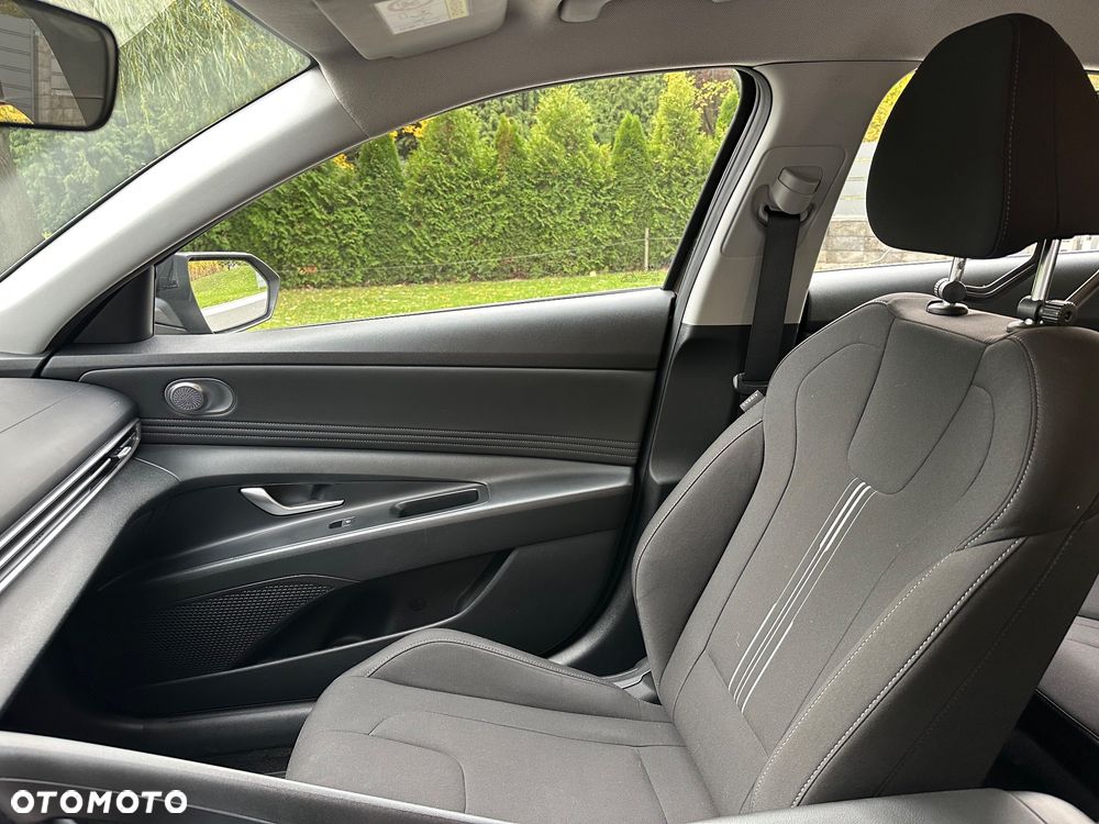 Hyundai Elantra - 19