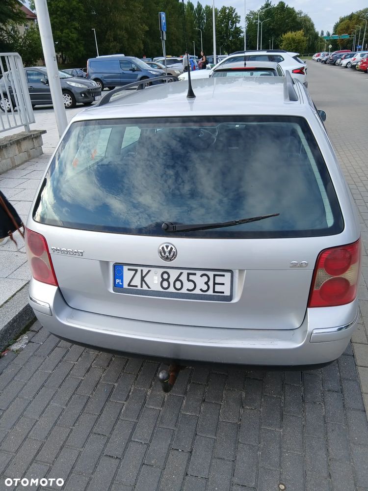 Volkswagen Passat 2.0 Basis - 2