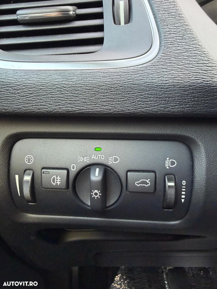 Volvo V40 Cross Country D2 Momentum - 13