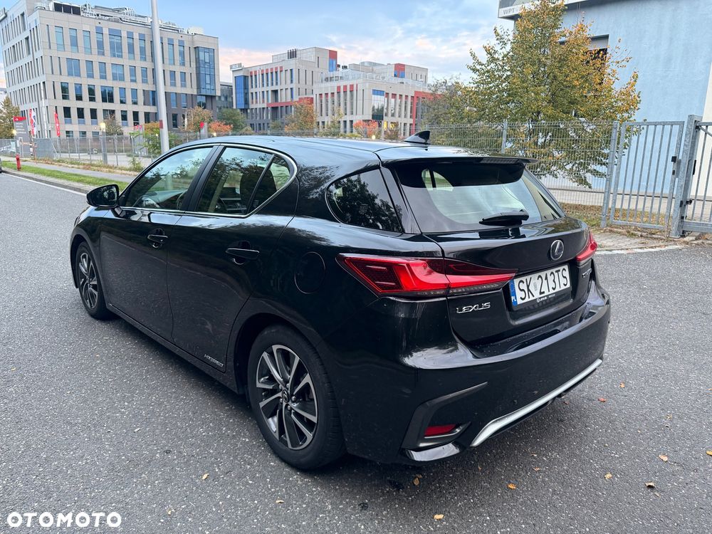 Lexus CT - 7