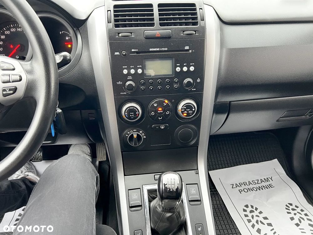 Suzuki Grand Vitara 2.0 - 21