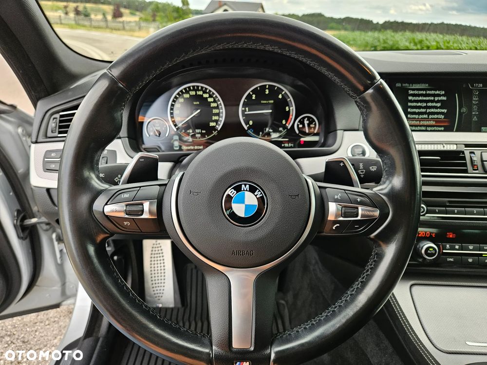 BMW Seria 5 525d xDrive - 14