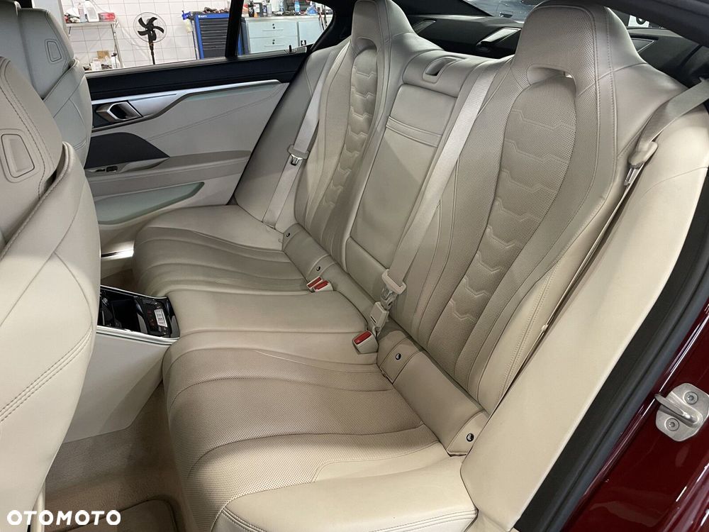 BMW Seria 8 - 23