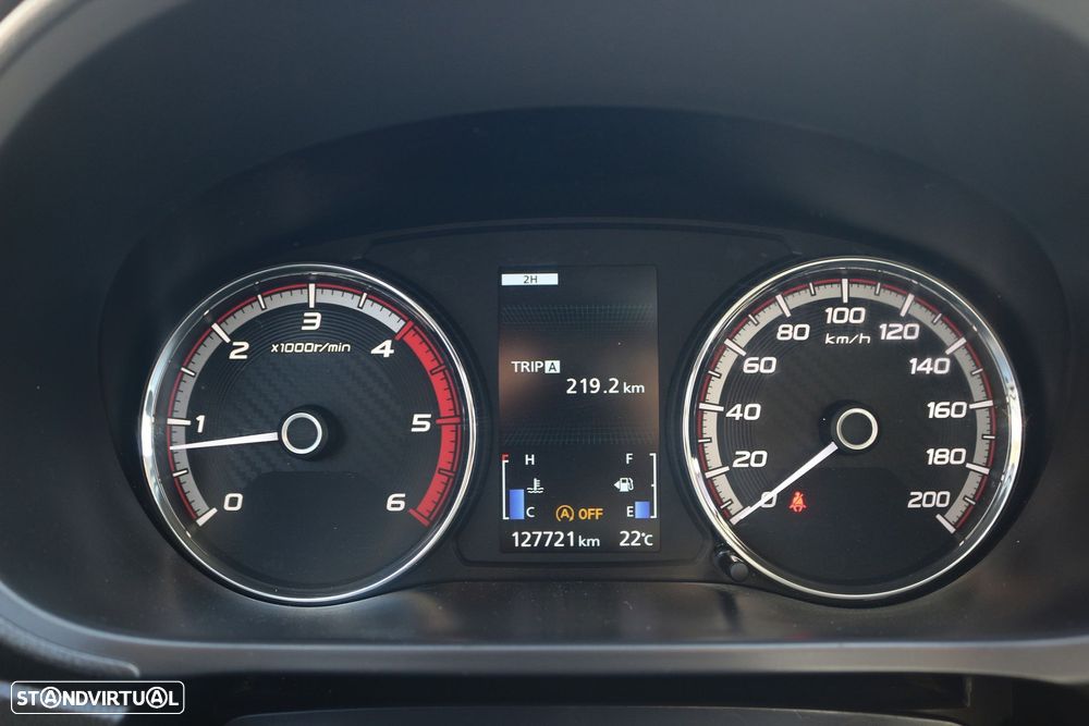 Mitsubishi L200 2.3 DI-D Space Cab Invite Strakar Look 4WD - 30