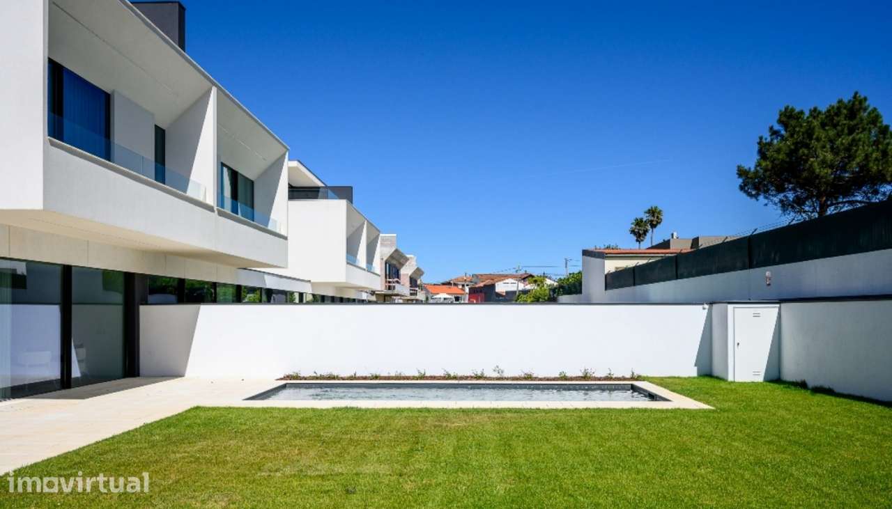 Moradia V4+1 com jardim, piscina e vistas de mar à venda em Valadares - Grande imagem: 3/30