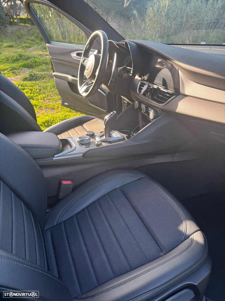 Alfa Romeo Giulia 2.2 D Sprint AT8 - 10