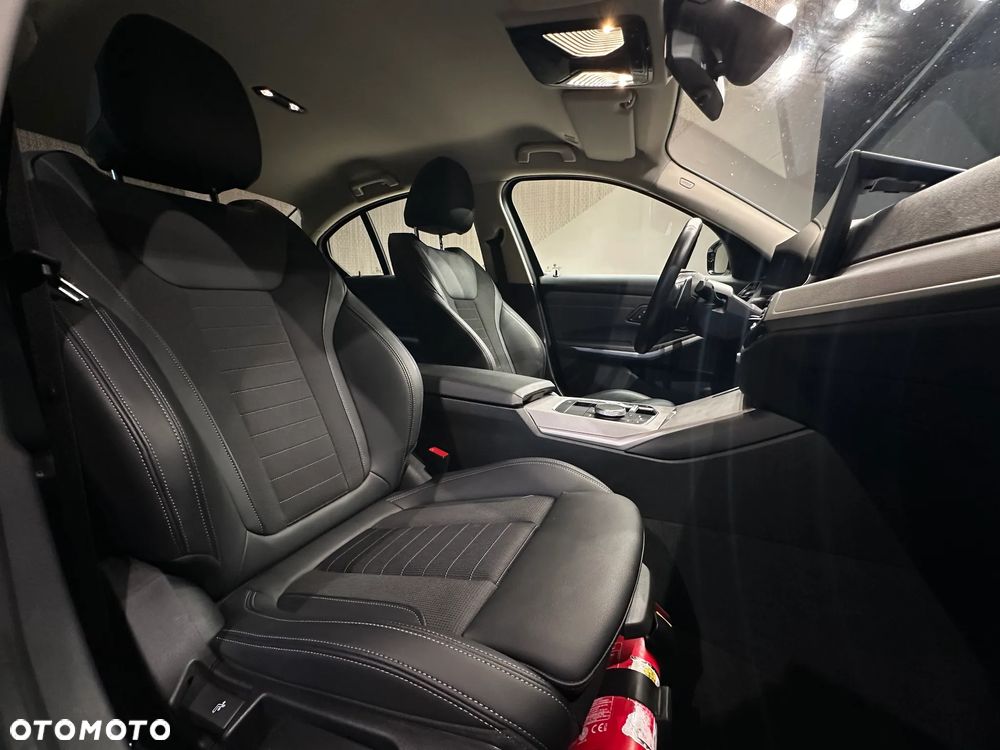 BMW Seria 3 318i - 11