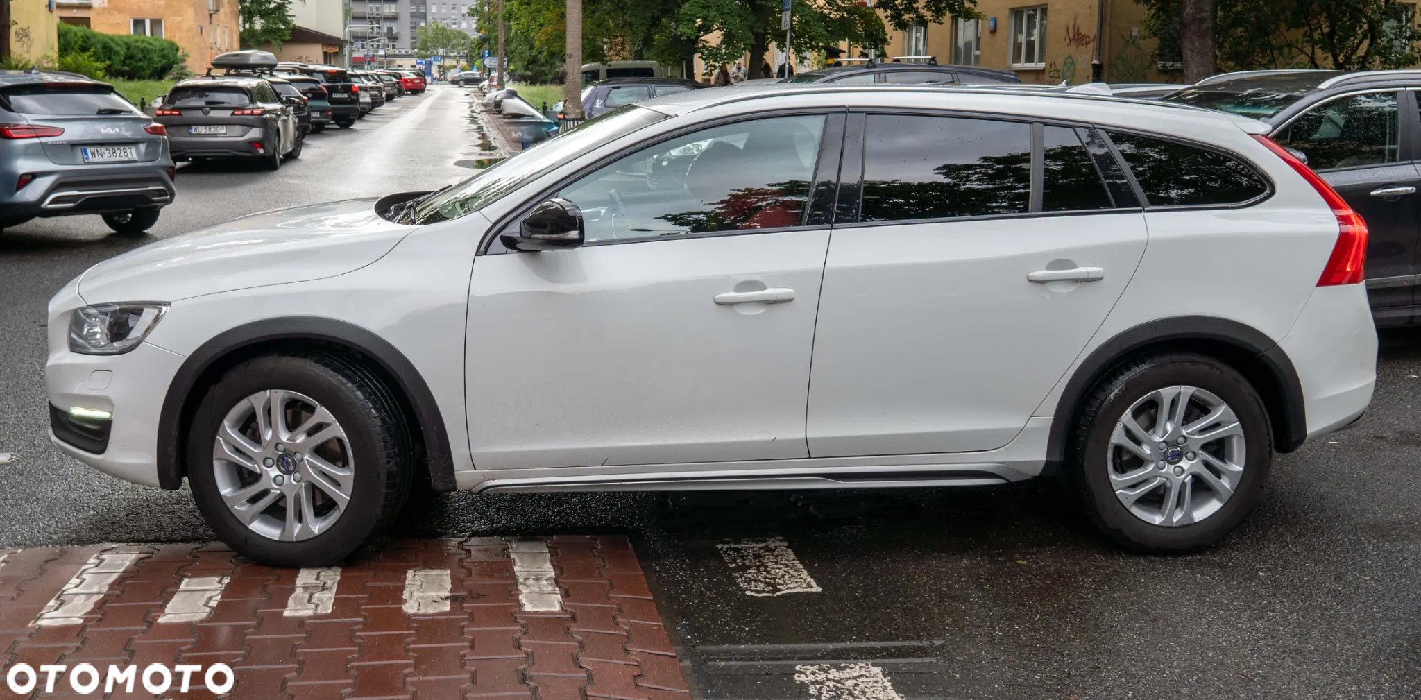 Volvo V60 Cross Country T5 AWD Momentum - 4