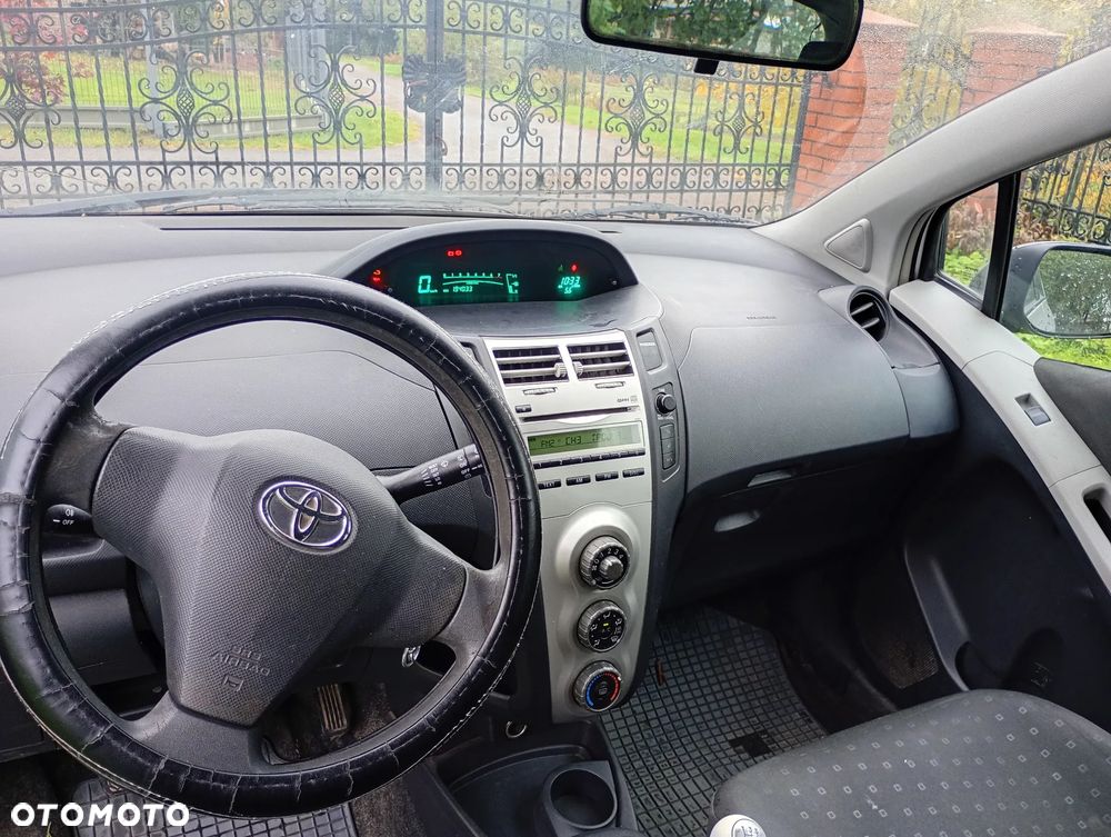 Toyota Yaris - 11