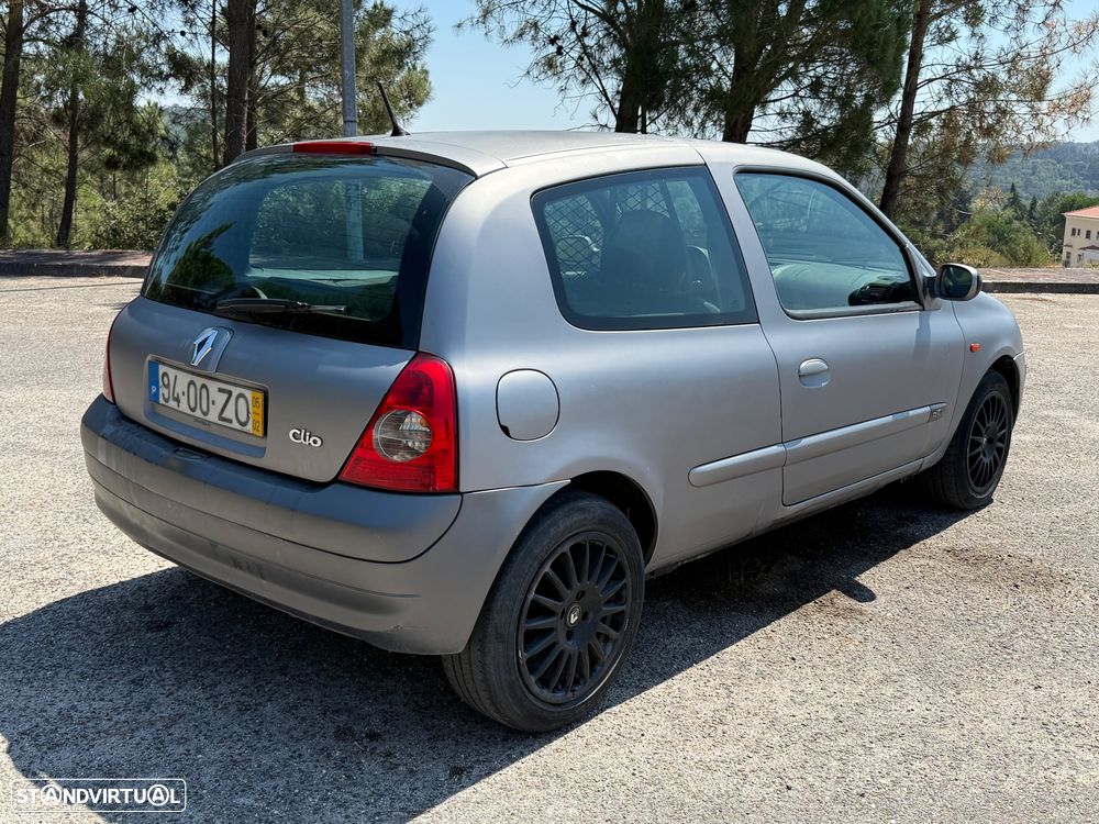 Renault Clio - 7