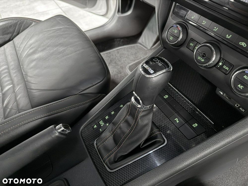 Skoda Octavia 2.0 TDI RS DSG - 23