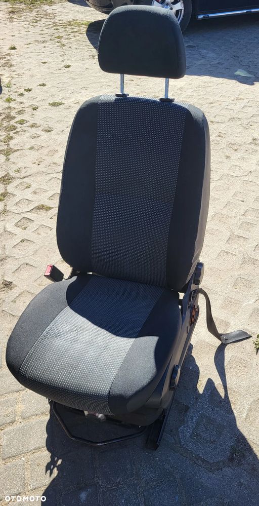 FOTEL LEWY KIEROWCY POJEDYŃCZY Z REGULACJĄ  MERCEDES SPRINTER 906